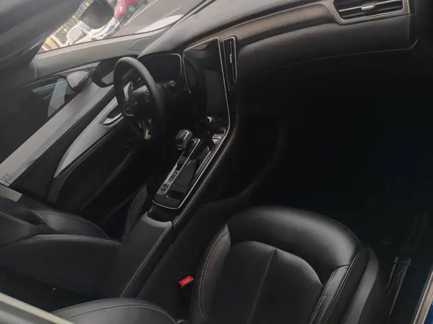 2020 ROEWE I6 thumbnail 3