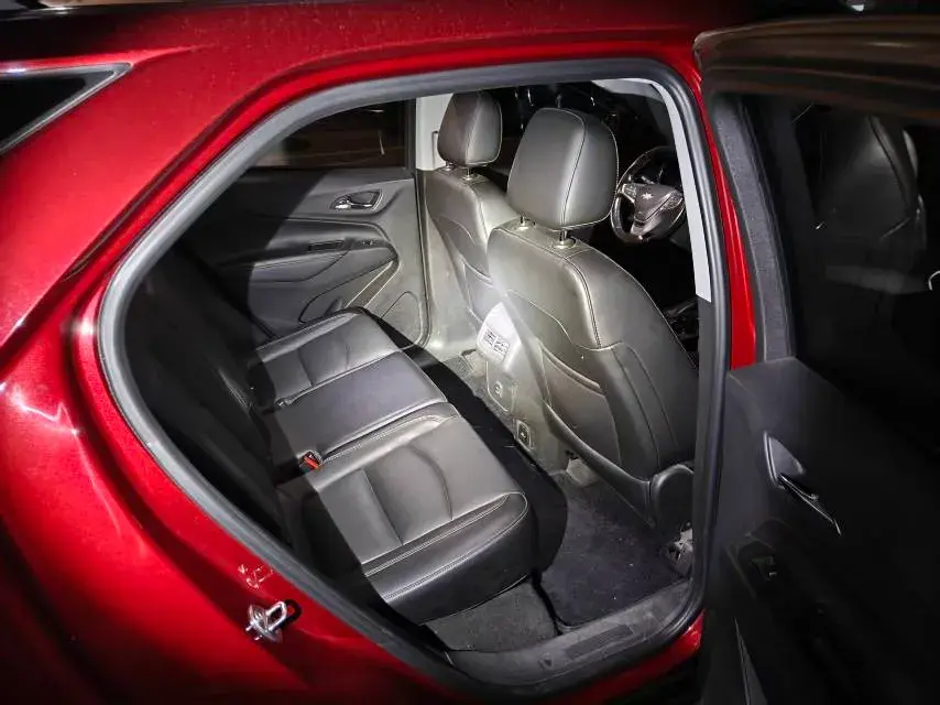 2018 CHEVROLET EQUINOX thumbnail 4