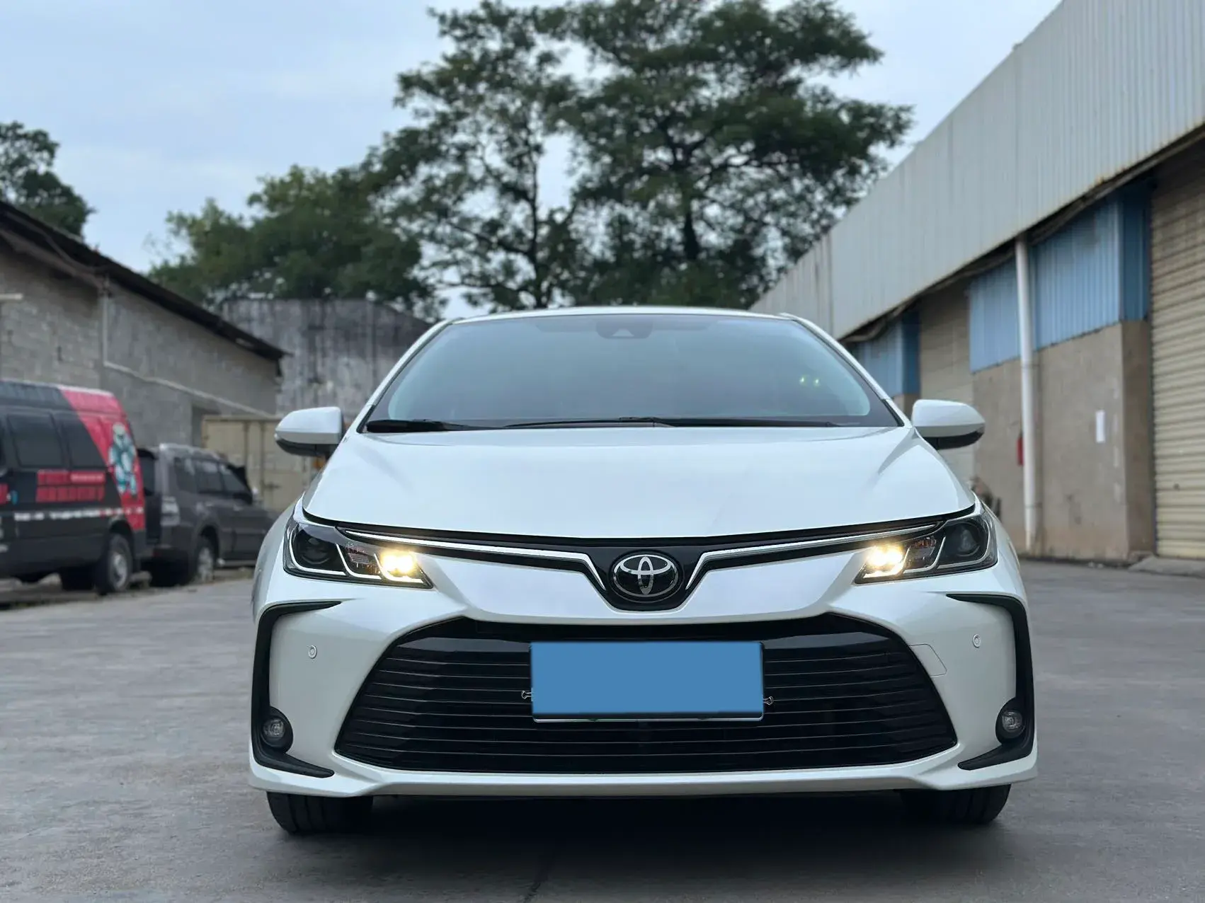 2019 TOYOTA COROLLA thumbnail 2