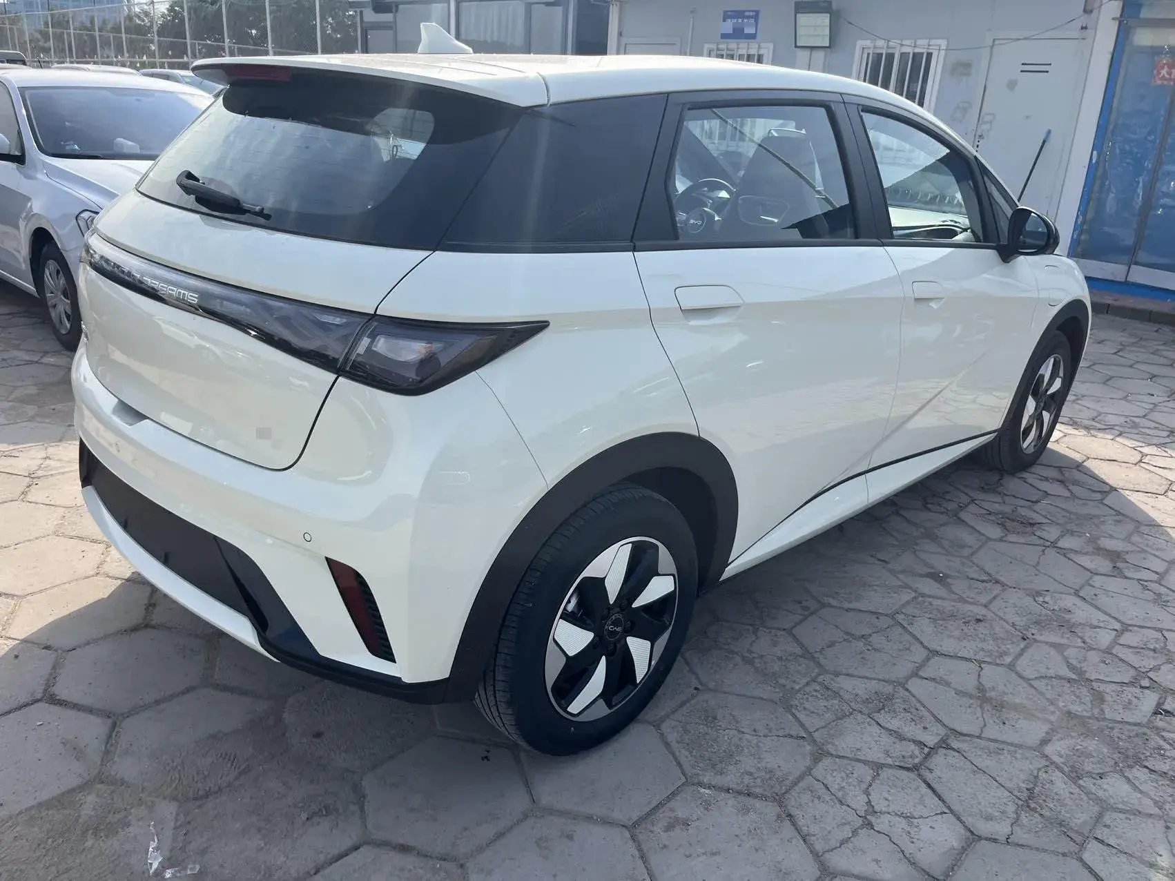 2025 BYD DOLPHIN thumbnail 4