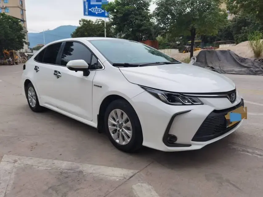 2023 TOYOTA COROLLA thumbnail 3