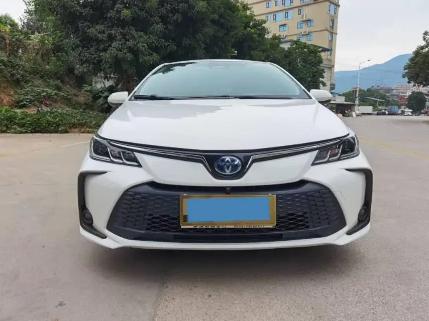 2023 TOYOTA COROLLA thumbnail 2