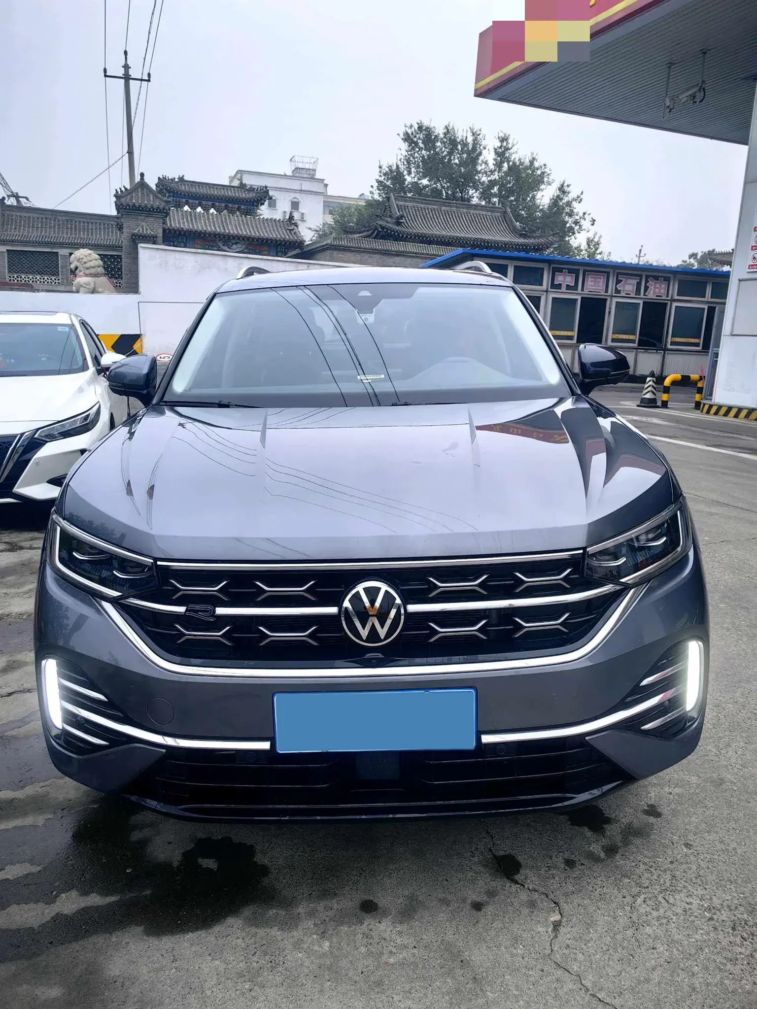 2023 VOLKSWAGEN TAYRON thumbnail 3