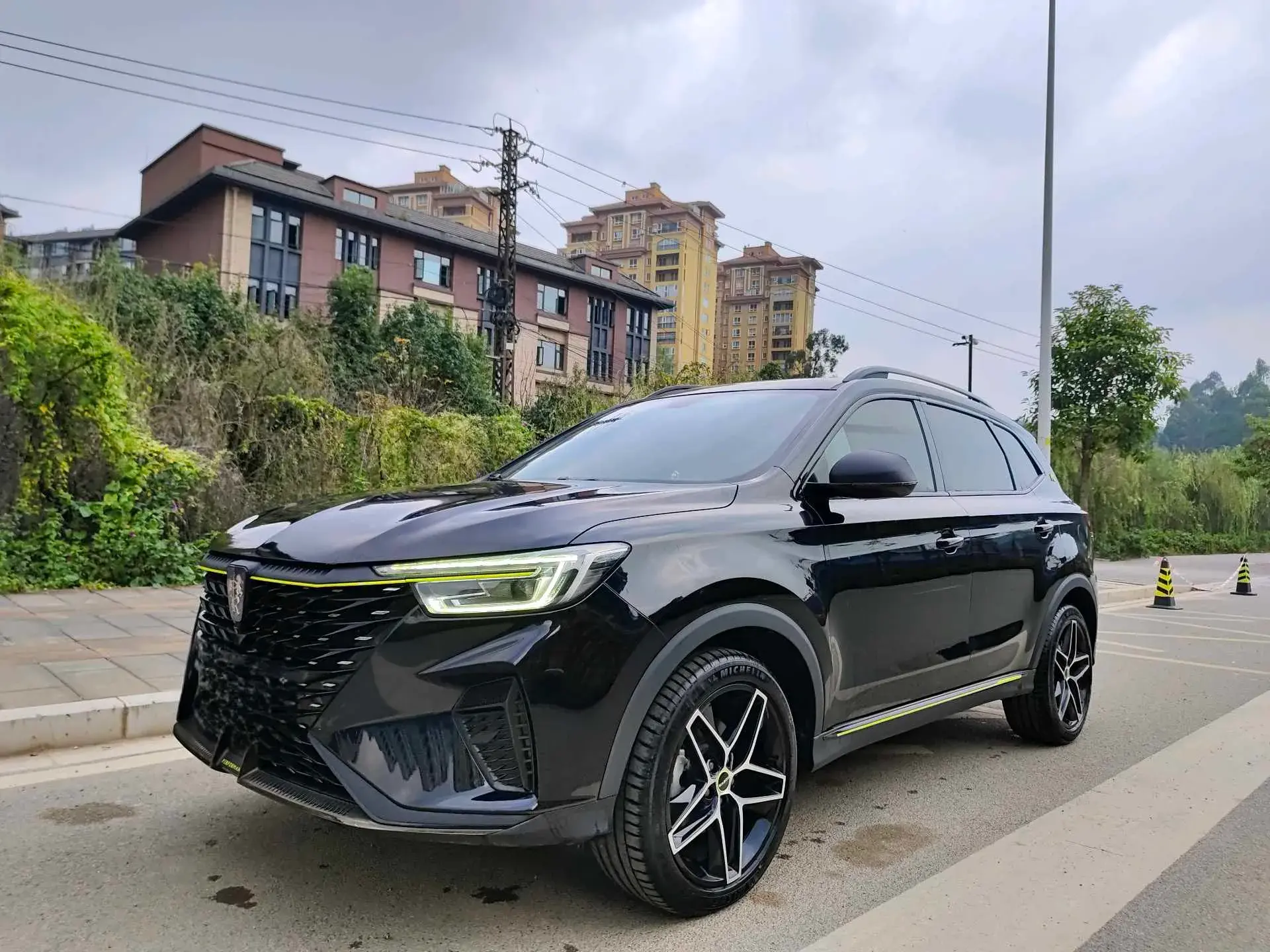 2021 ROEWE RX5 view 1