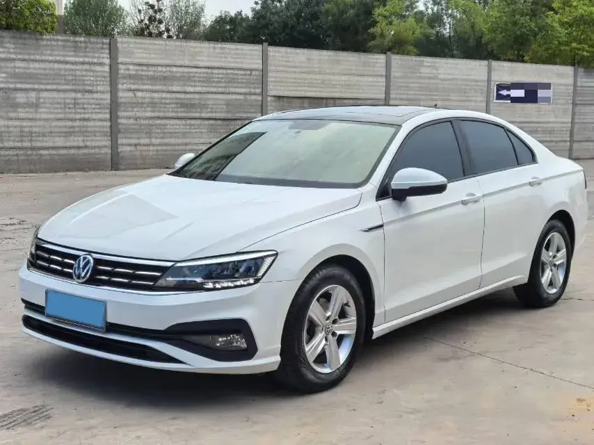 2021 VOLKSWAGEN LAMANDO view 1