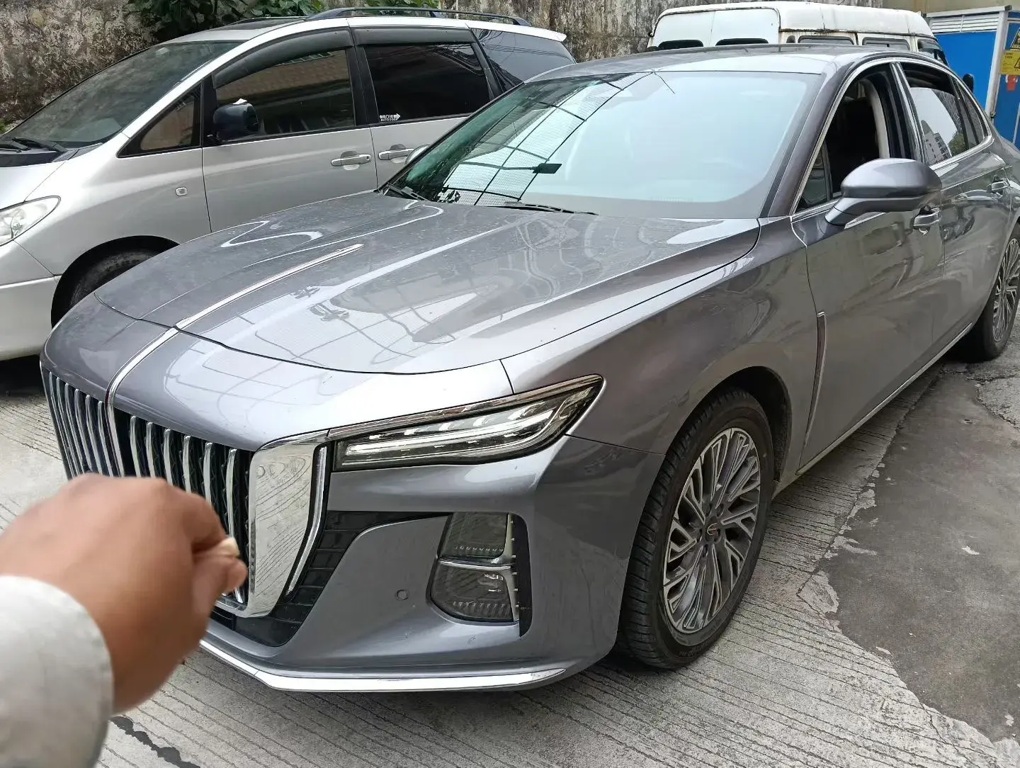 2023 HONGQI H5 view 1