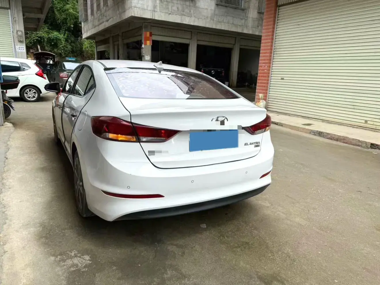 2016 HYUNDAI ELANTRA thumbnail 4