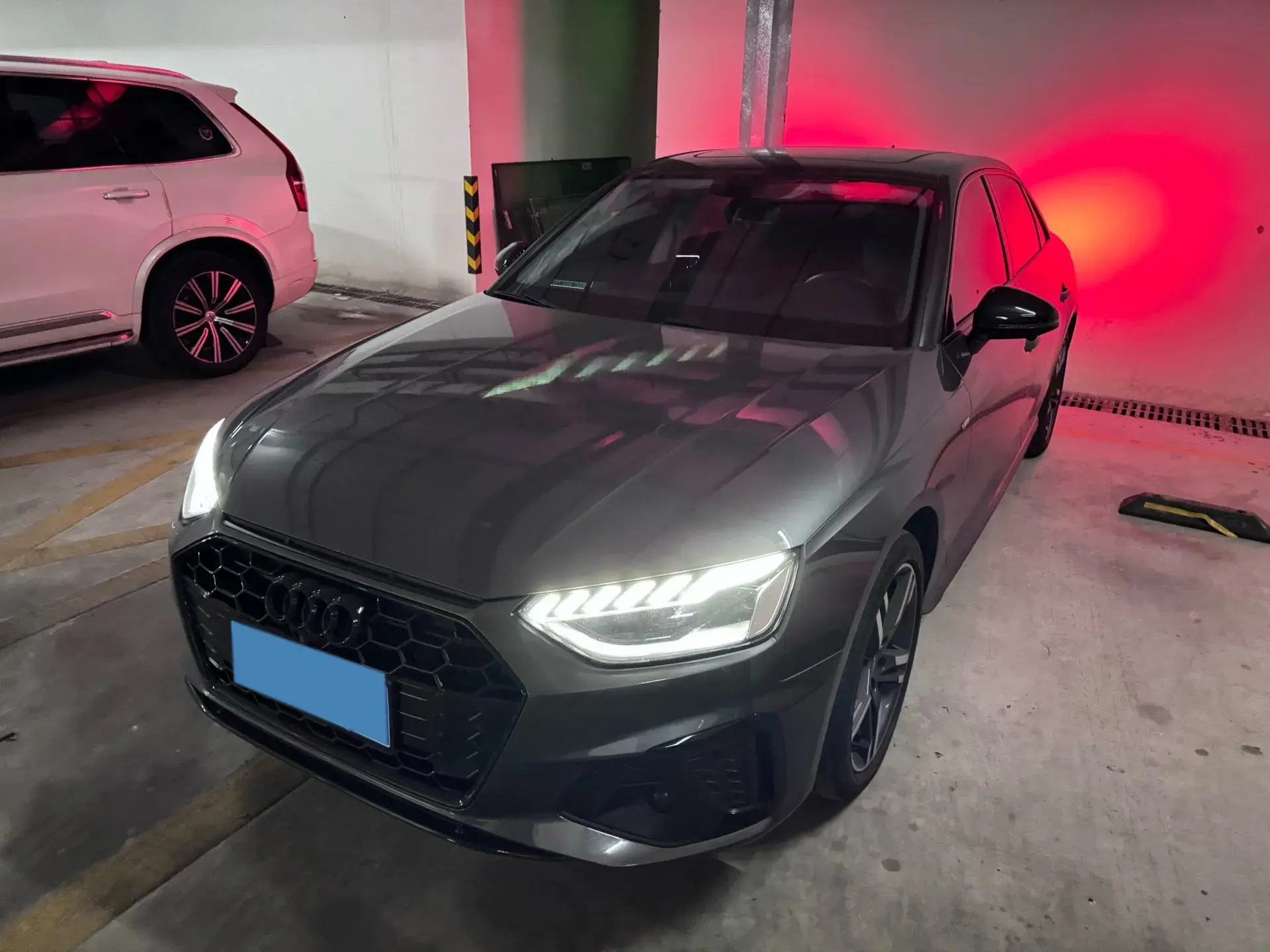 2022 AUDI A4L view 1