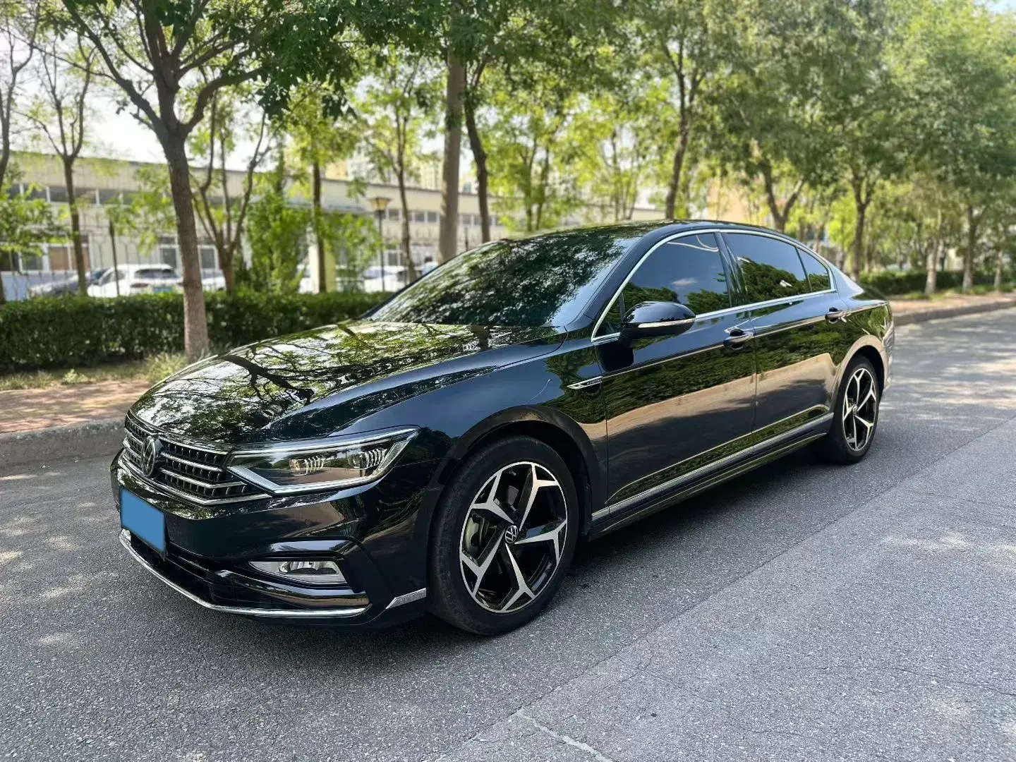 2025 VOLKSWAGEN MAGOTAN view 1