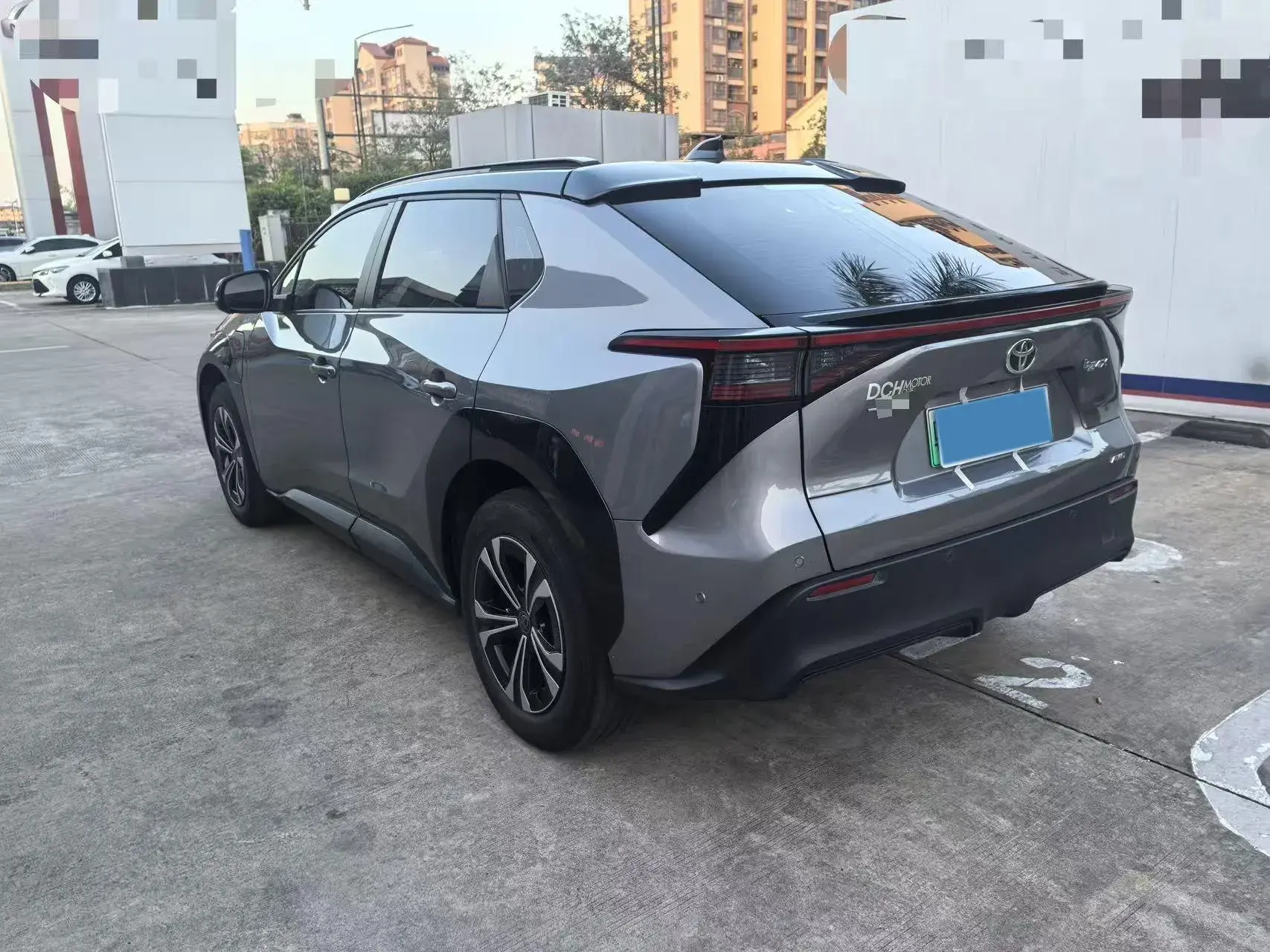 2022 TOYOTA BZ4X thumbnail 2