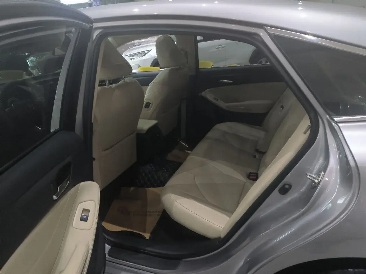 2019 TOYOTA AVALON thumbnail 3