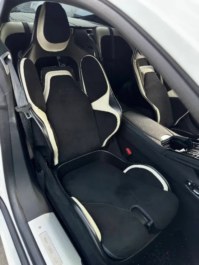 2025 Aston Martin DB12 4.0T 680HP V8 8AT,autocango,china used car exporter,china ev exporter,chinese used car exporter,chinese used ev exporter