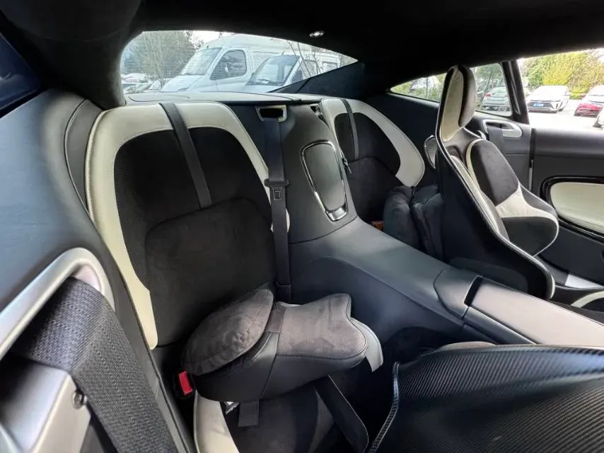 2025 Aston Martin DB12 4.0T 680HP V8 8AT,autocango,china used car exporter,china ev exporter,chinese used car exporter,chinese used ev exporter