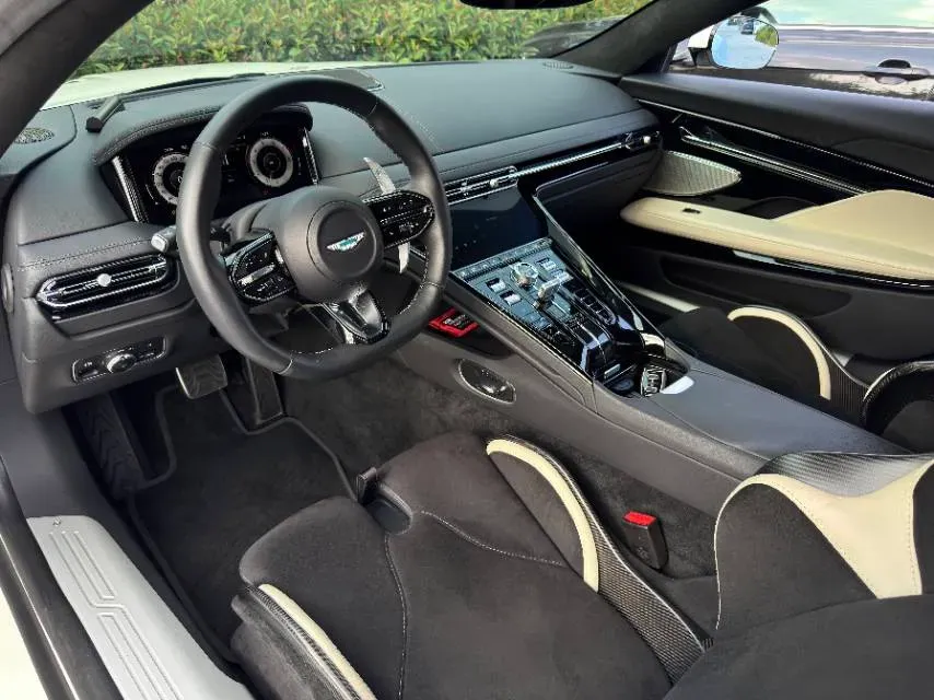 2025 Aston Martin DB12 4.0T 680HP V8 8AT,autocango,china used car exporter,china ev exporter,chinese used car exporter,chinese used ev exporter