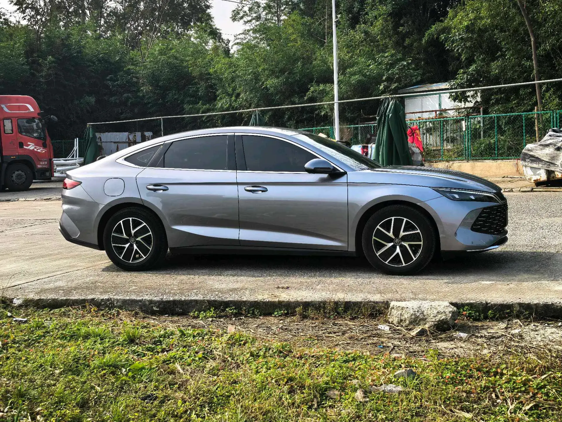 2024 BYD QINL thumbnail 4