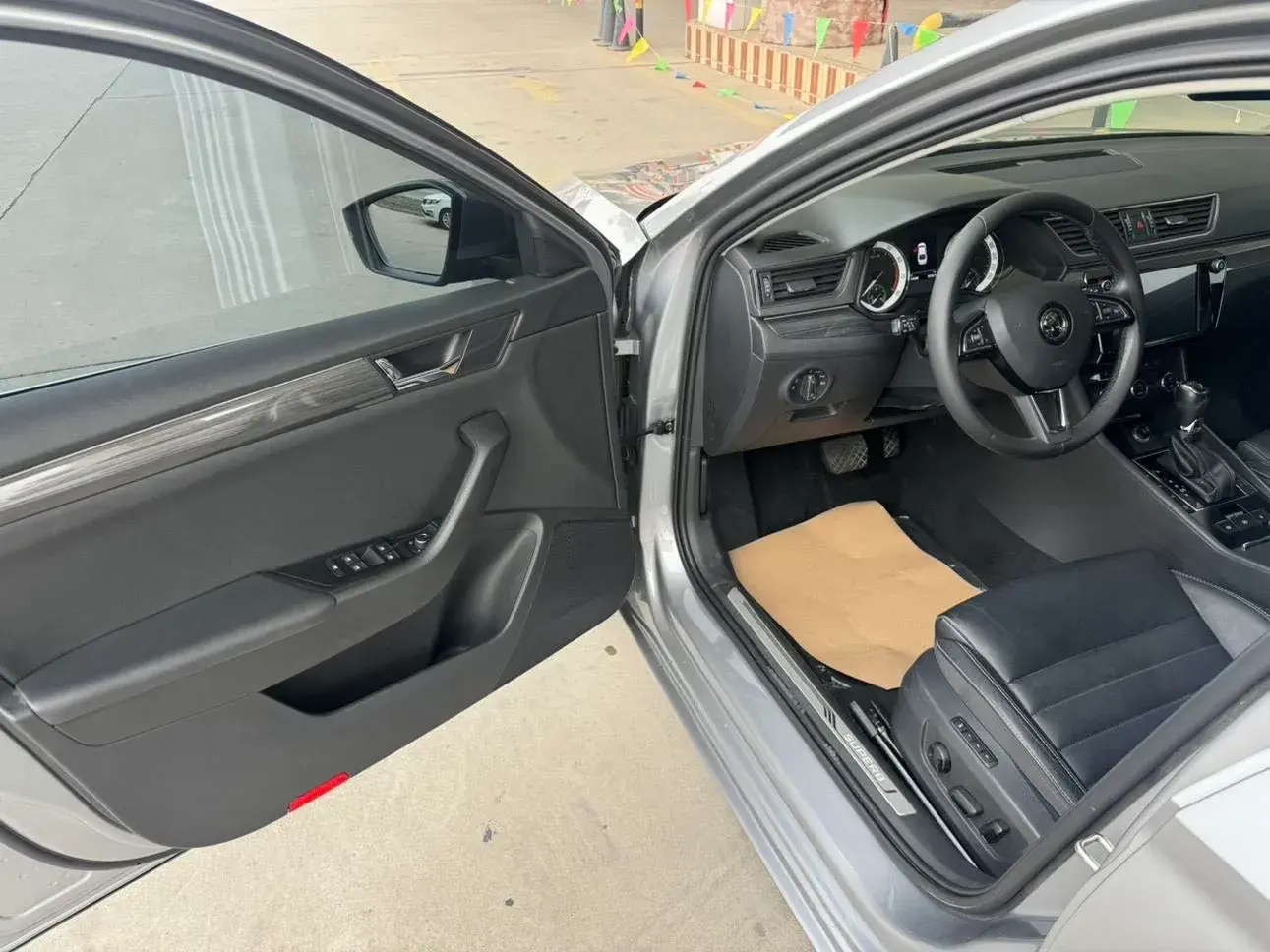 2018 SKODA SUPERB thumbnail 4