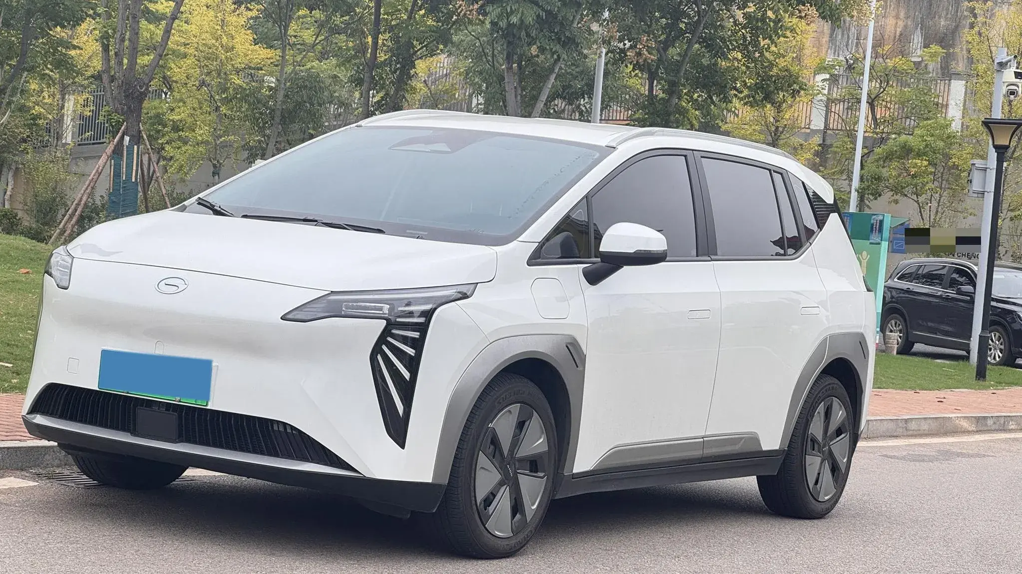 2024 AION Y view 1