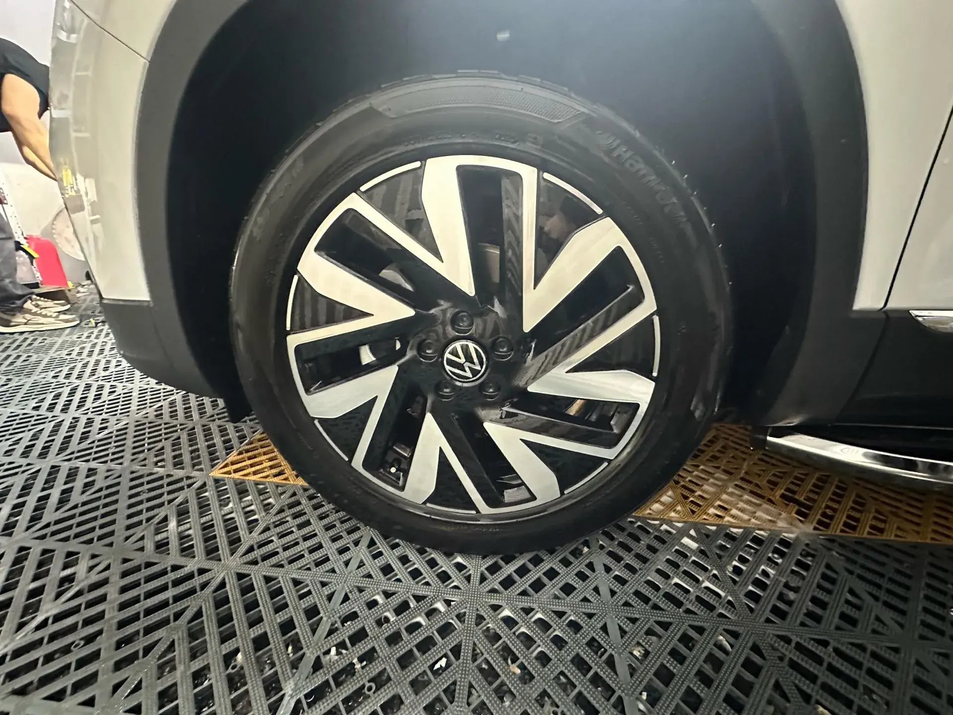 2024 VOLKSWAGEN TAYRON thumbnail 2