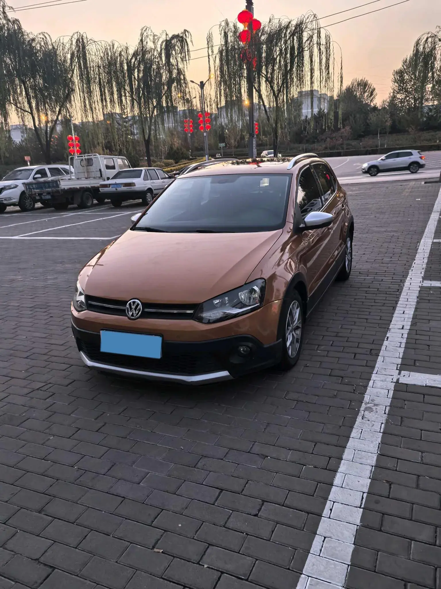 2016 VOLKSWAGEN POLO view 1