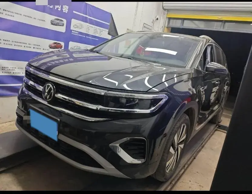 2021 VOLKSWAGEN TALAGON view 1