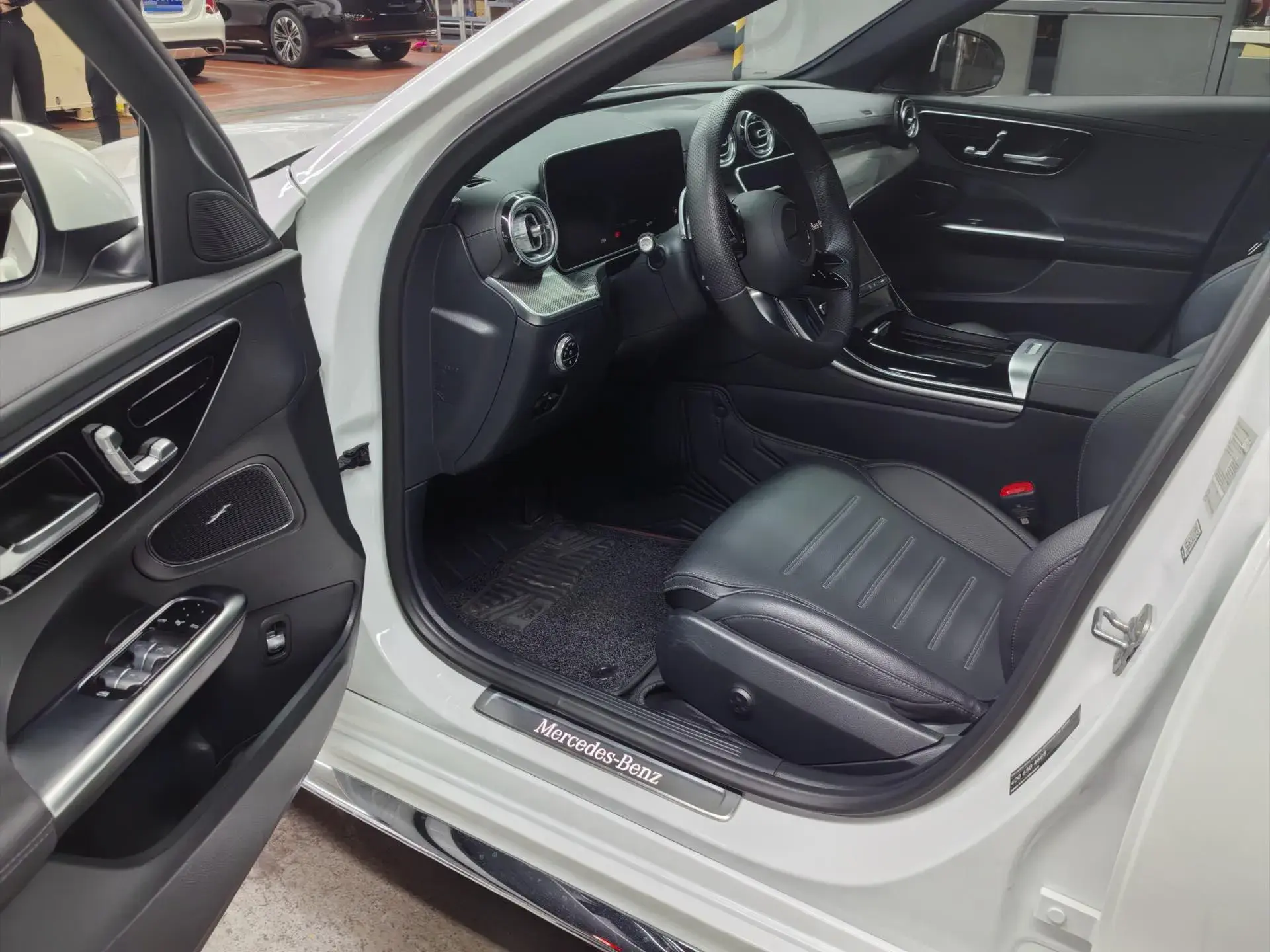 2024 MERCEDES-BENZ C thumbnail 2