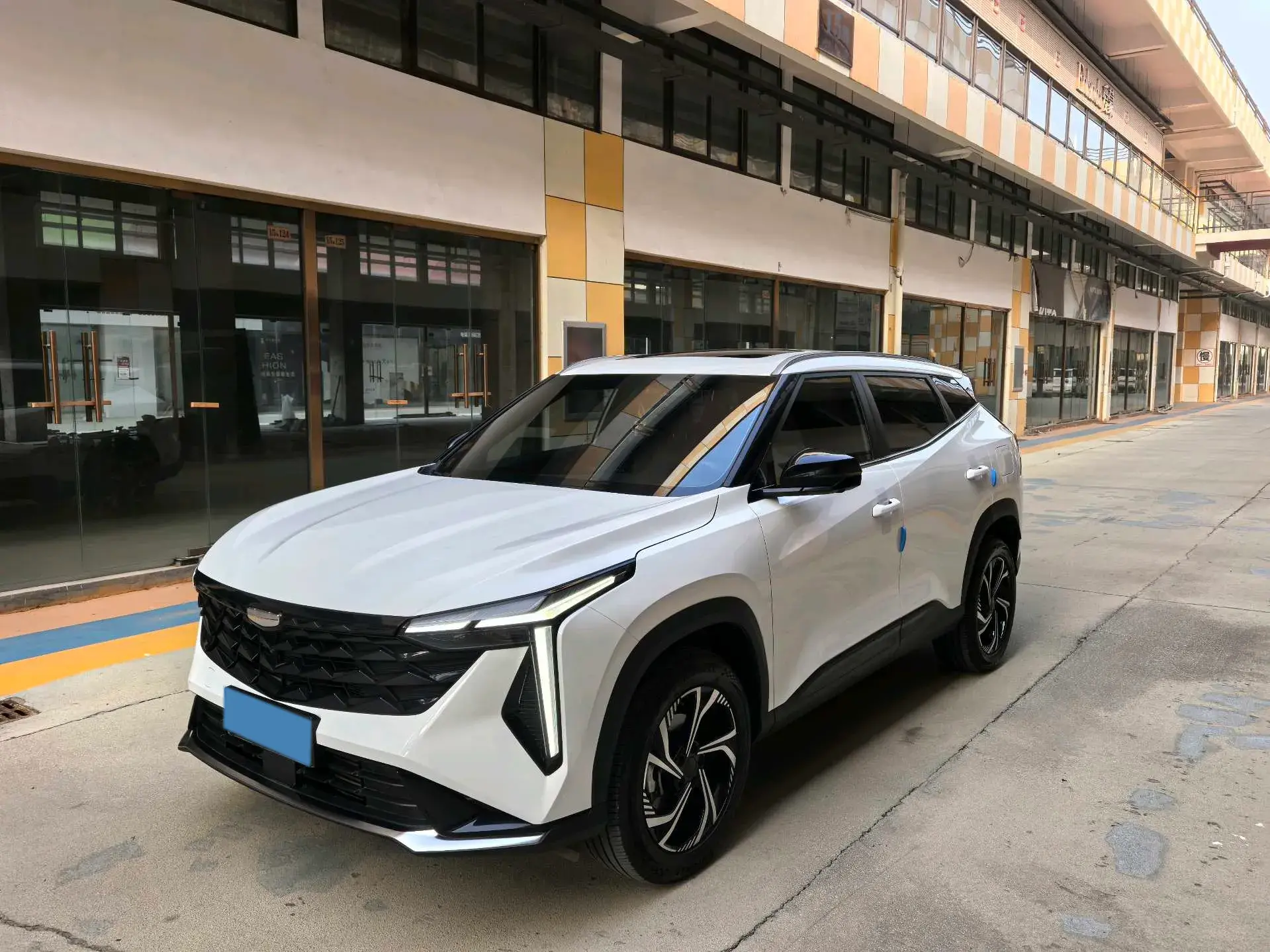 2024 GEELY AZKARRA view 1