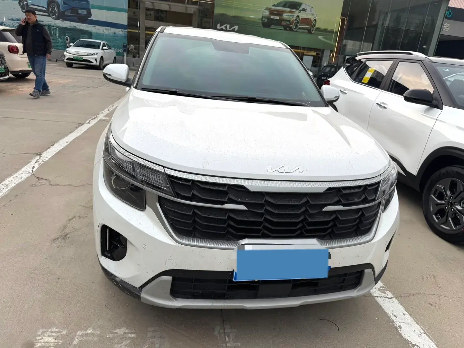 2023 KIA SELTOS thumbnail 3