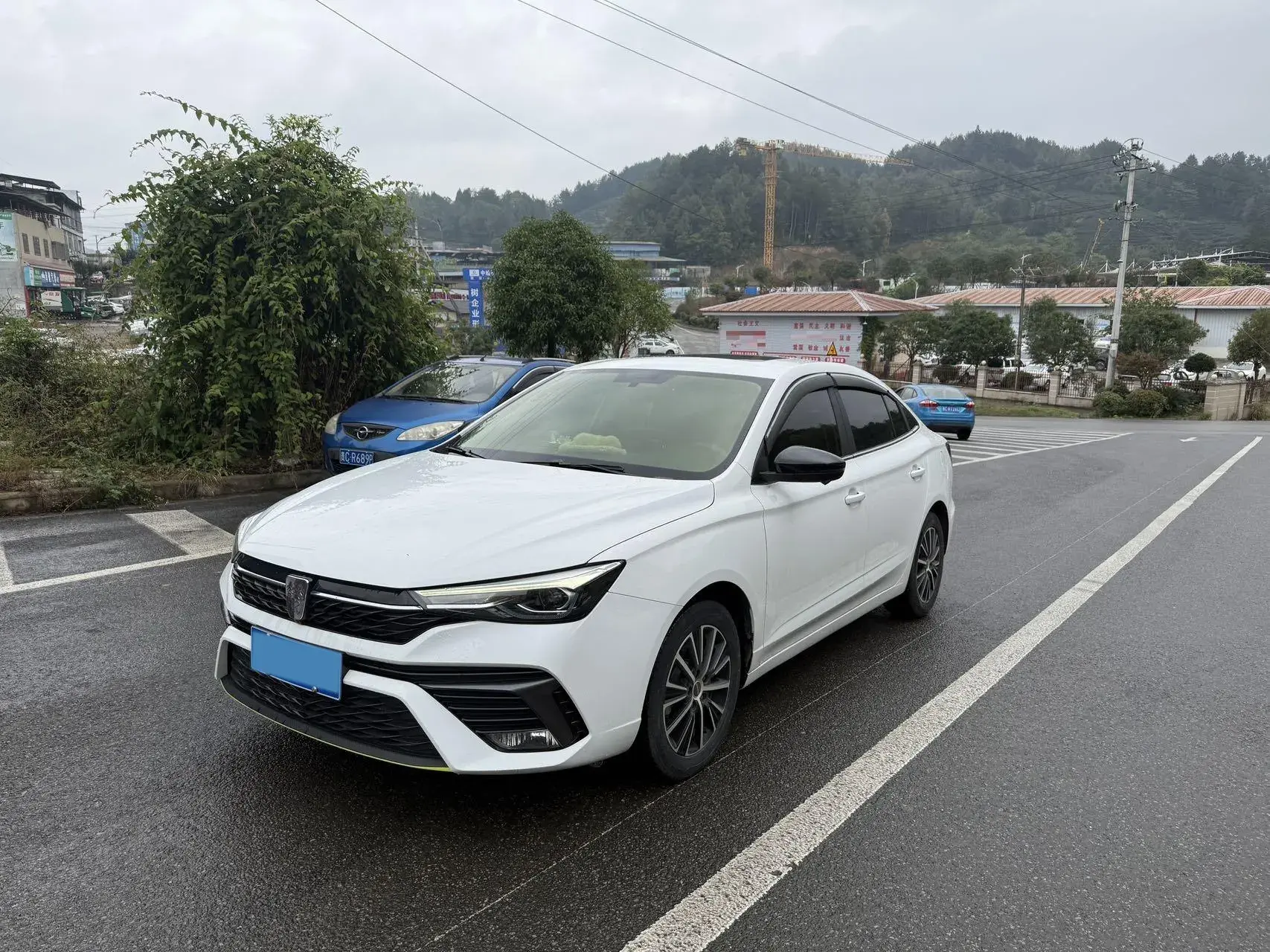 2021 ROEWE I5 view 1