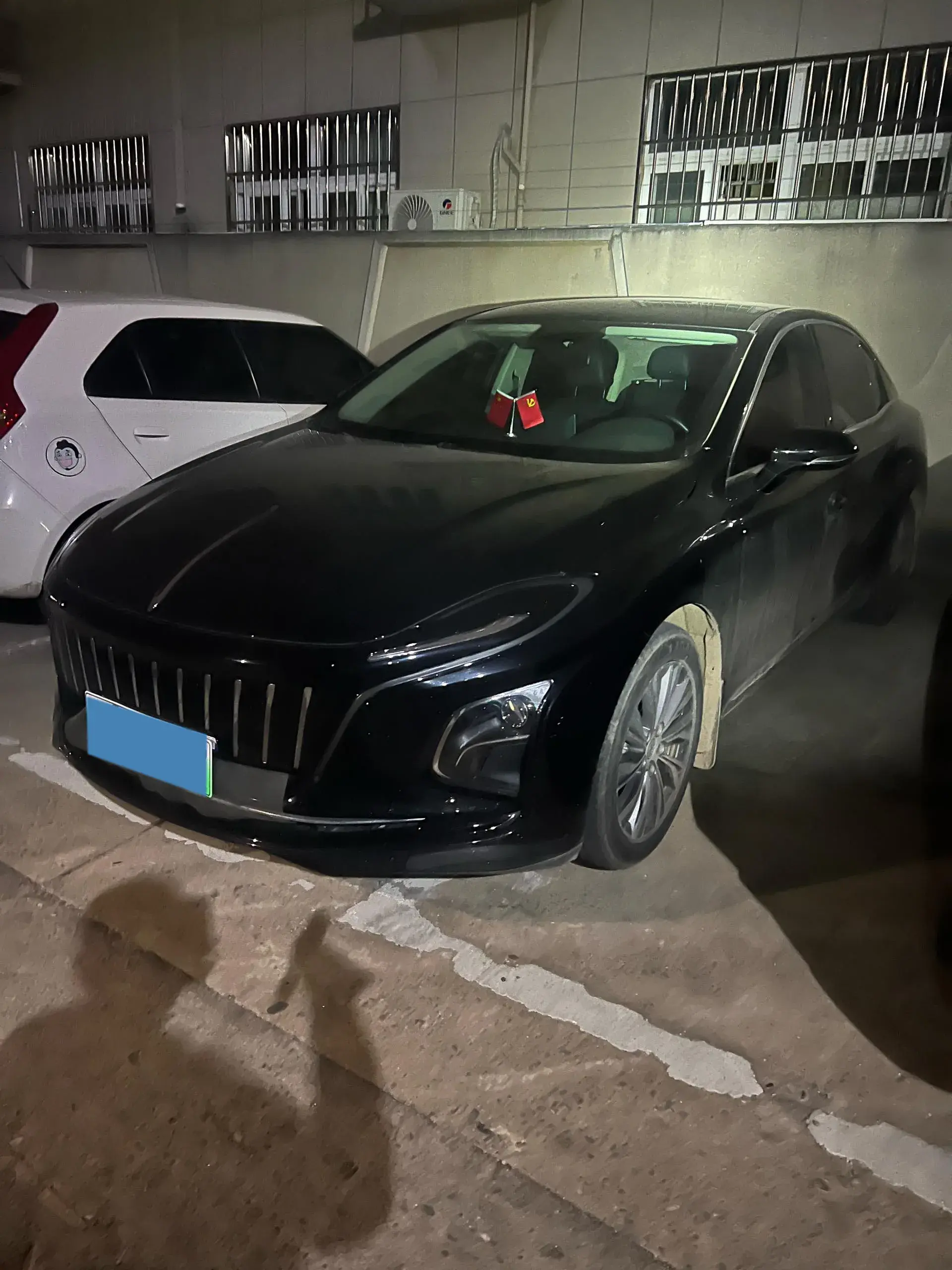 2022 HONGQI E-QM5 view 1