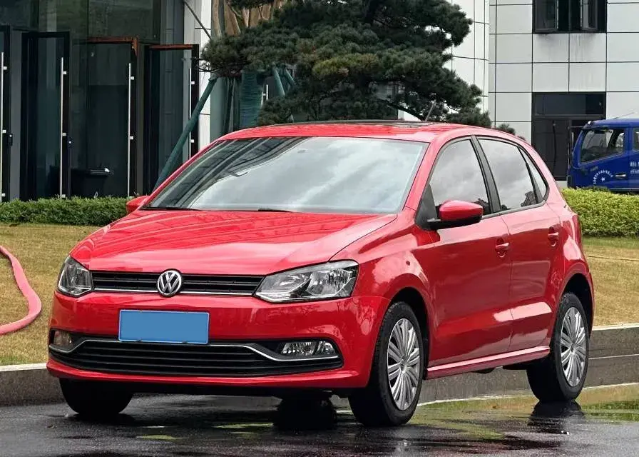 2018 VOLKSWAGEN POLO view 1