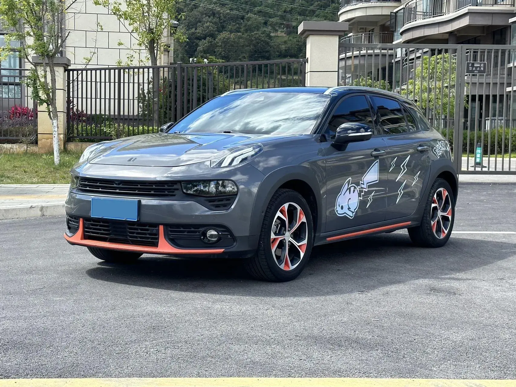 2018 LYNK&CO 02 view 1