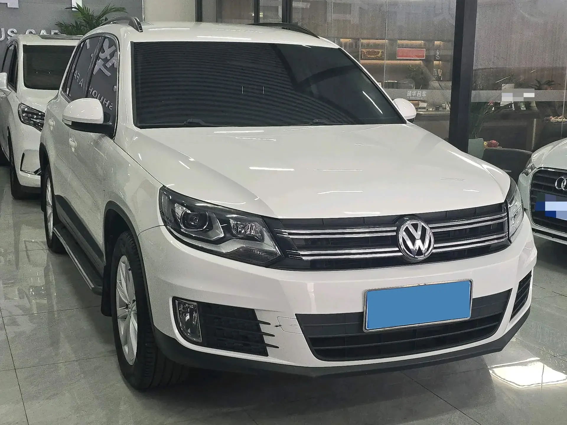2017 VOLKSWAGEN TIGUAN thumbnail 2