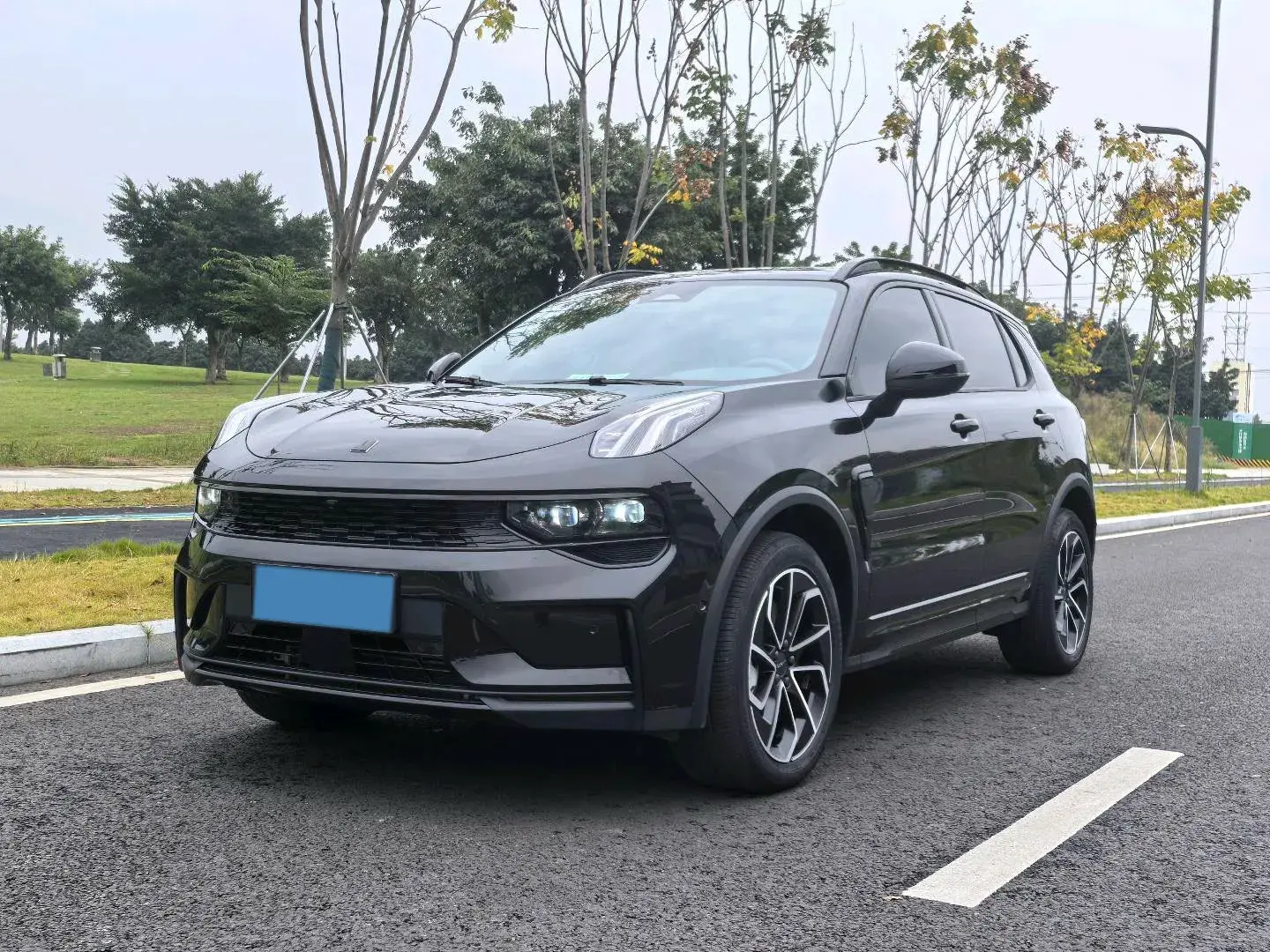 2023 LYNK&CO 01 view 1