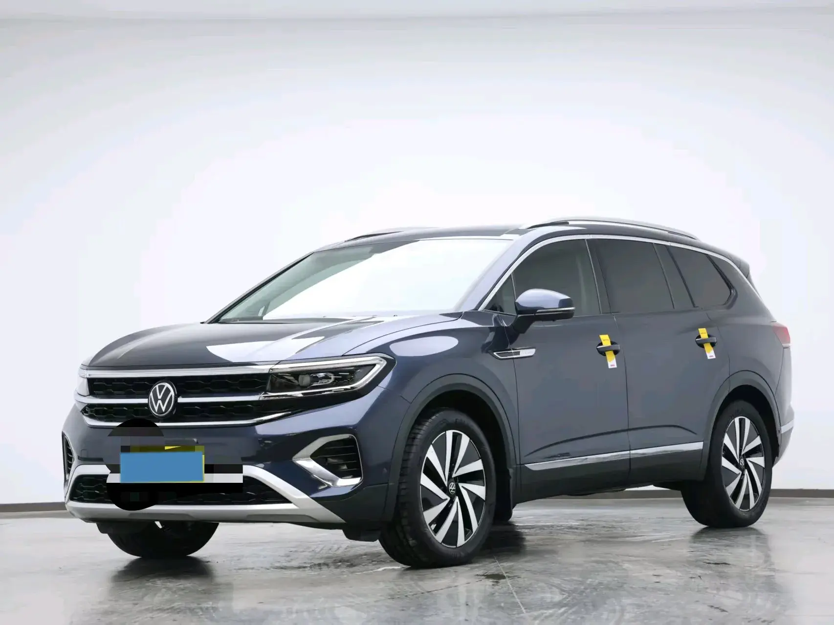 2021 VOLKSWAGEN TALAGON view 1