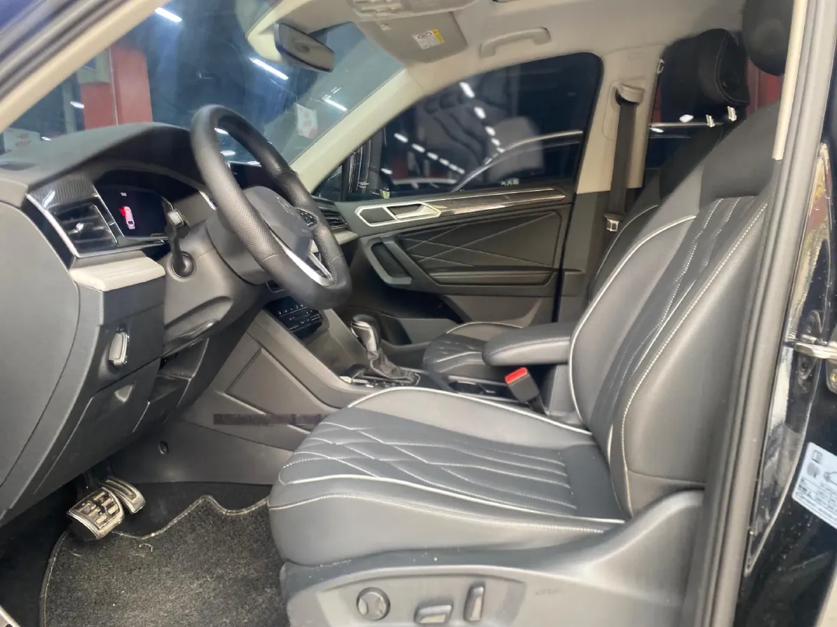 2023 Volkswagen Tiguan L 2.0T 186HP L4 7DCT,autocango,china used car exporter,china ev exporter,chinese used car exporter,chinese used ev exporter