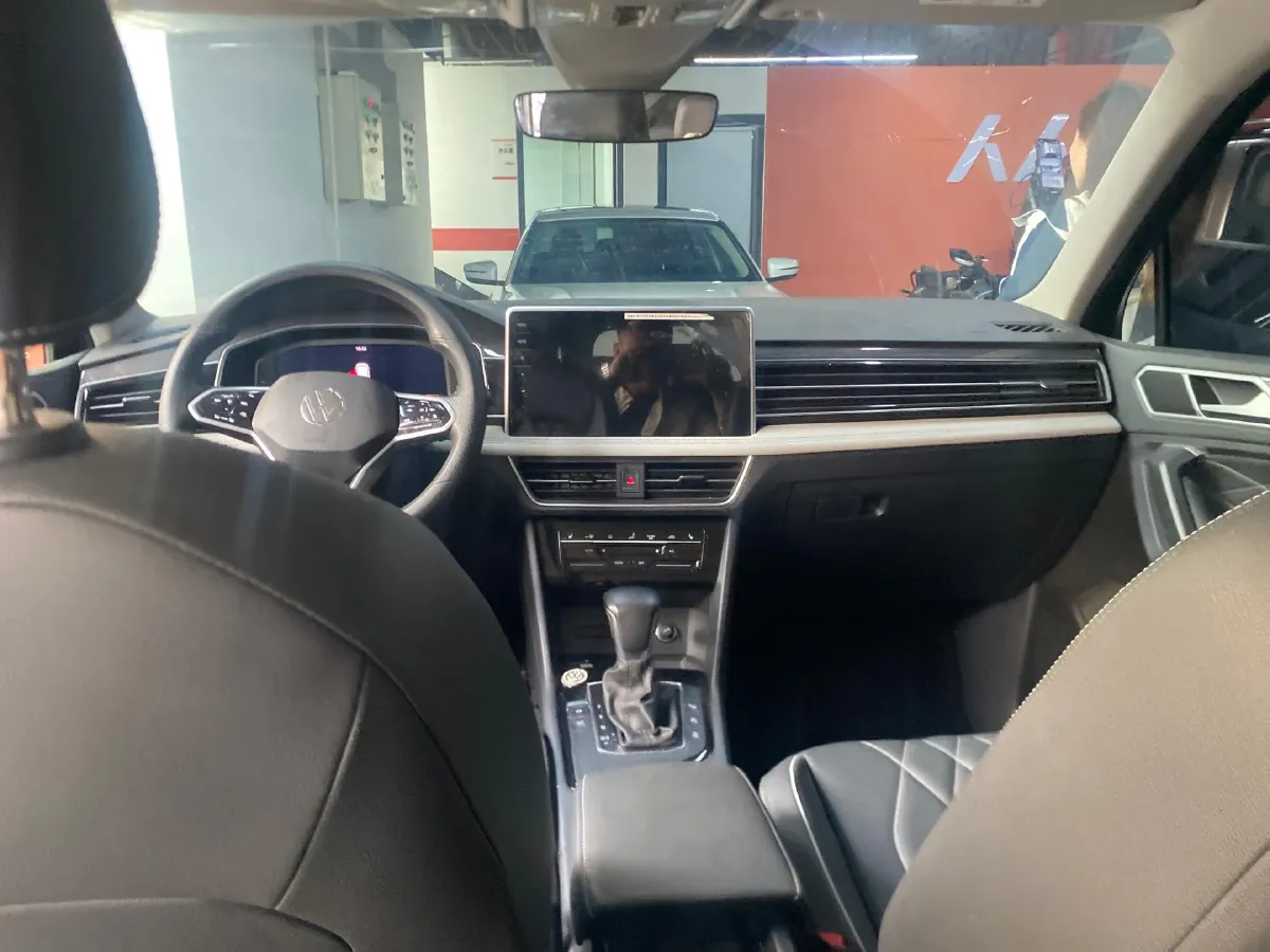 2023 Volkswagen Tiguan L 2.0T 186HP L4 7DCT,autocango,china used car exporter,china ev exporter,chinese used car exporter,chinese used ev exporter