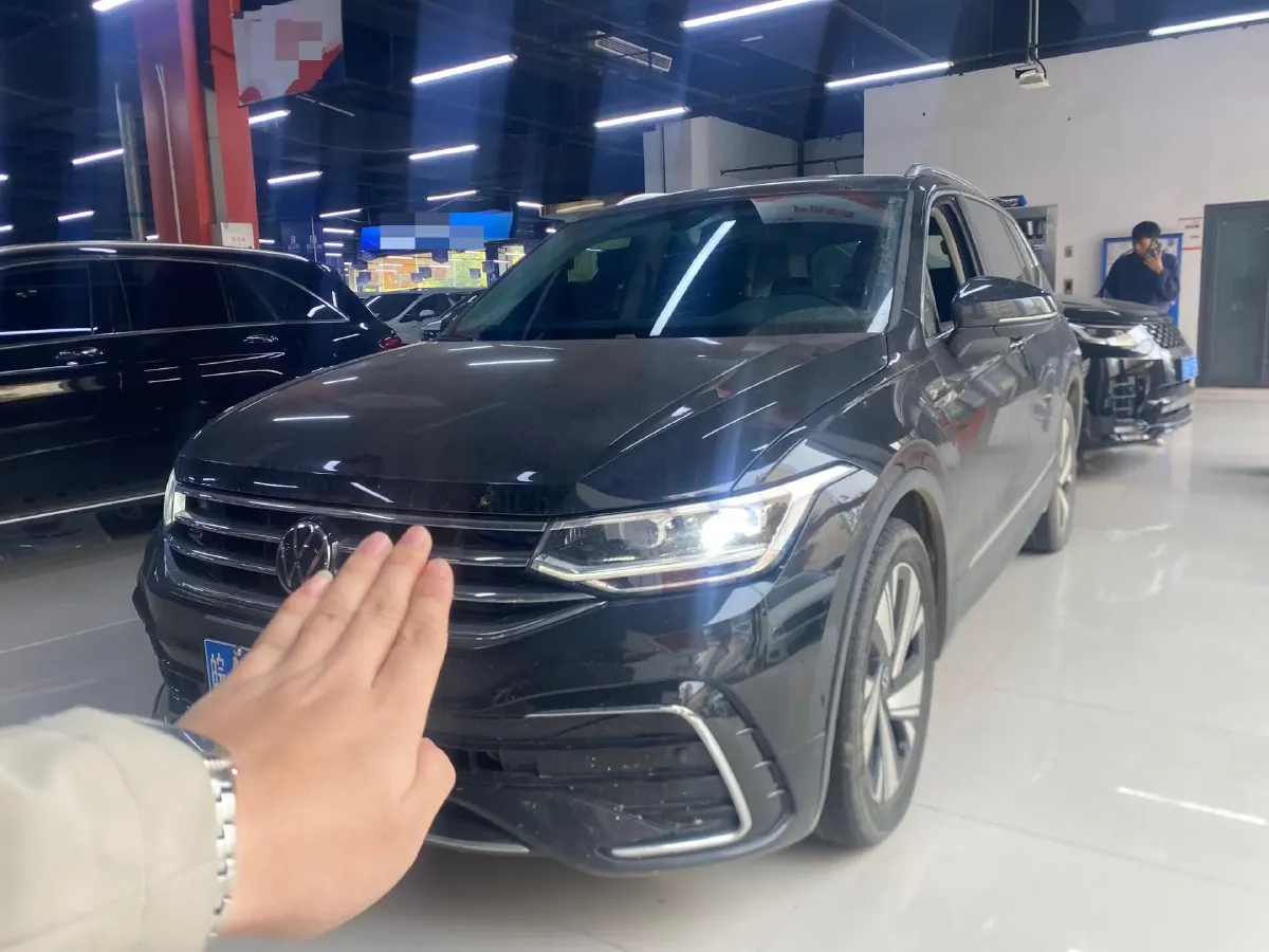 2023 Volkswagen Tiguan L 2.0T 186HP L4 7DCT,autocango,china used car exporter,china ev exporter,chinese used car exporter,chinese used ev exporter