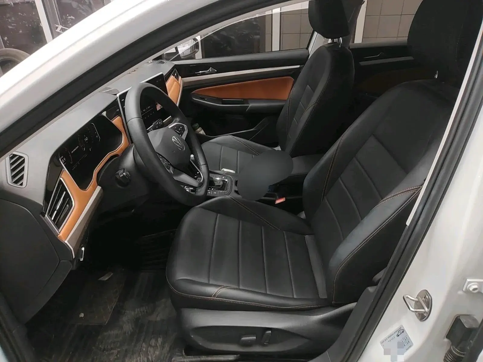 2024 VOLKSWAGEN BORA thumbnail 3