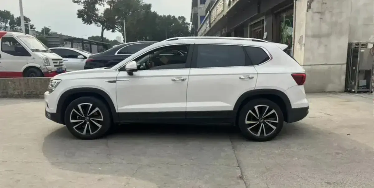 2022 VOLKSWAGEN THARU thumbnail 3