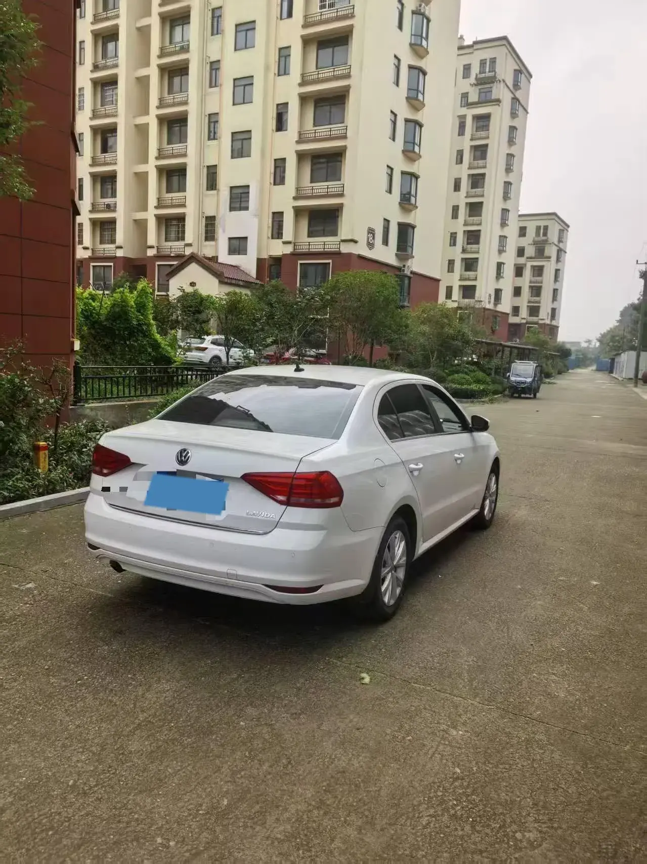 2017 VOLKSWAGEN LAVIDA thumbnail 2