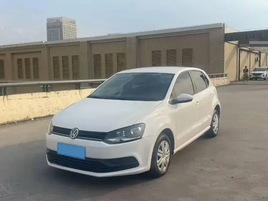 2018 VOLKSWAGEN POLO view 1
