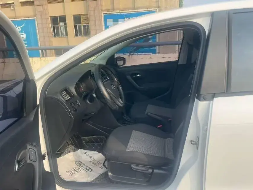 2018 VOLKSWAGEN POLO thumbnail 4