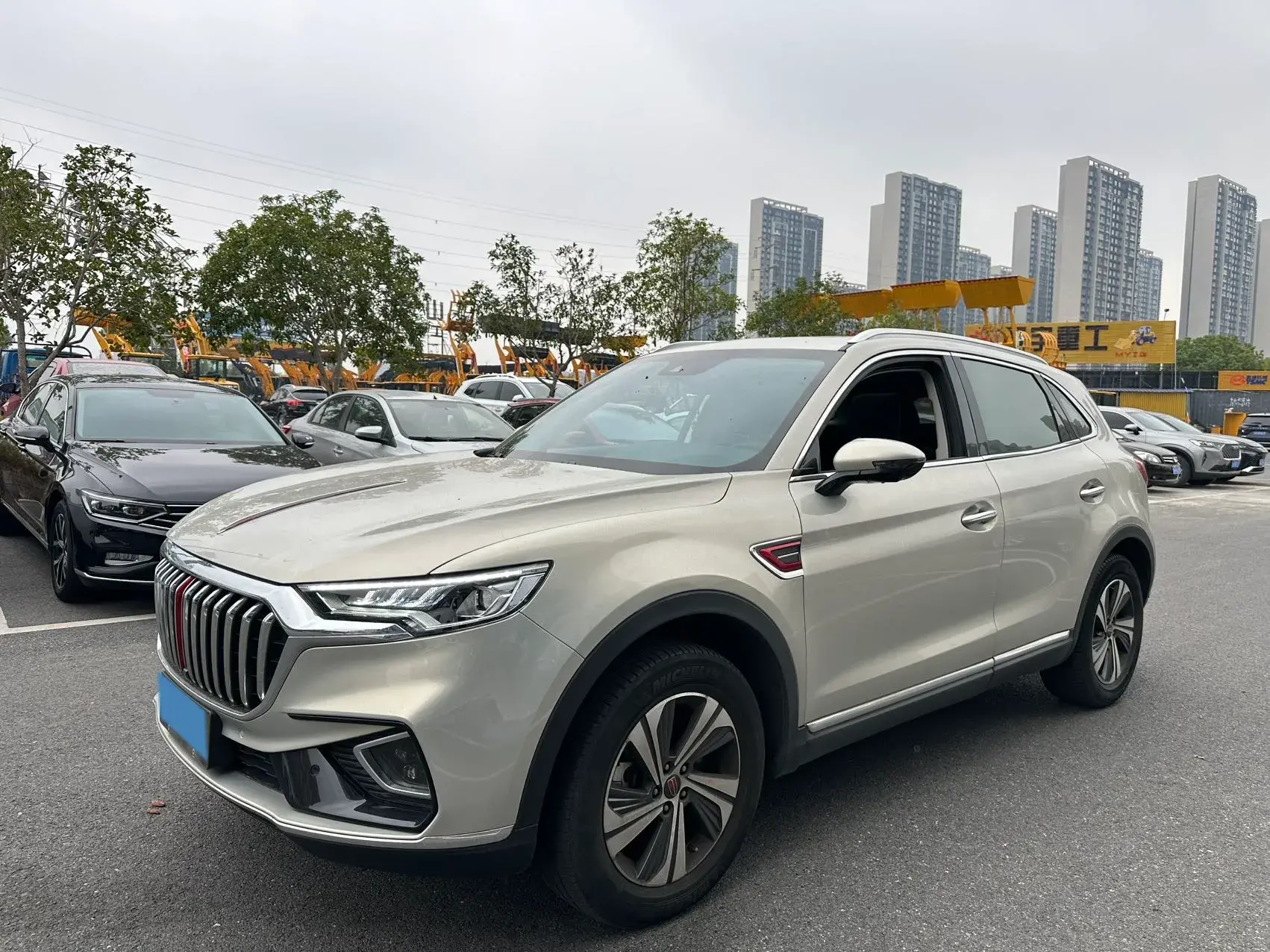 2019 HONGQI HS5 view 1