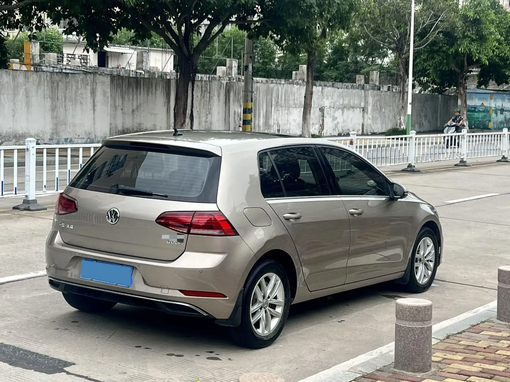 2019 VOLKSWAGEN GOLF thumbnail 4