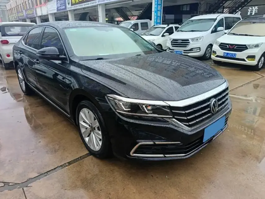 2021 VOLKSWAGEN PASSAT thumbnail 3