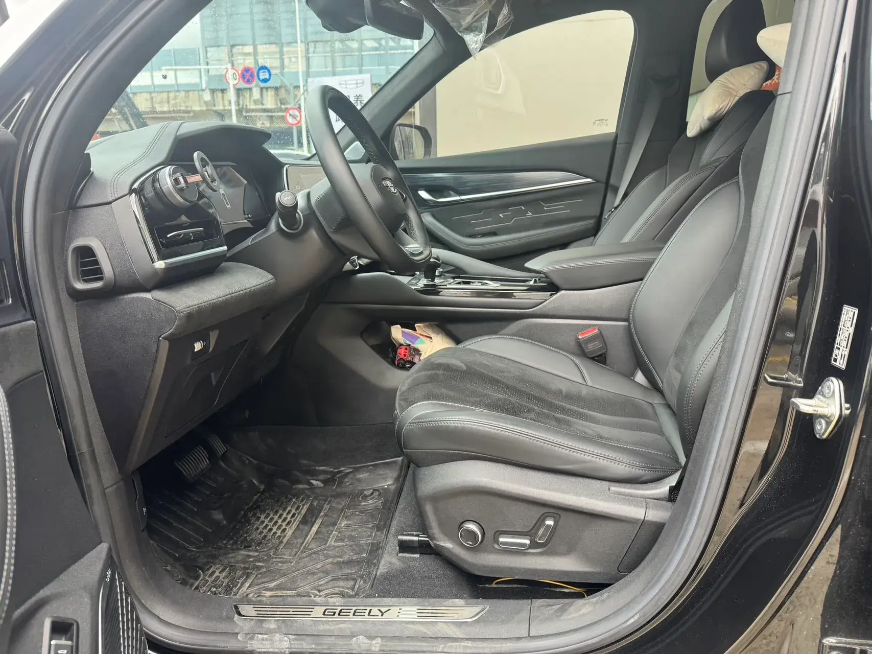 2024 GEELY MONJARO thumbnail 3