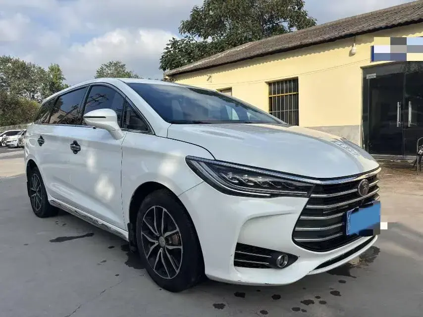 2018 BYD SONG thumbnail 2