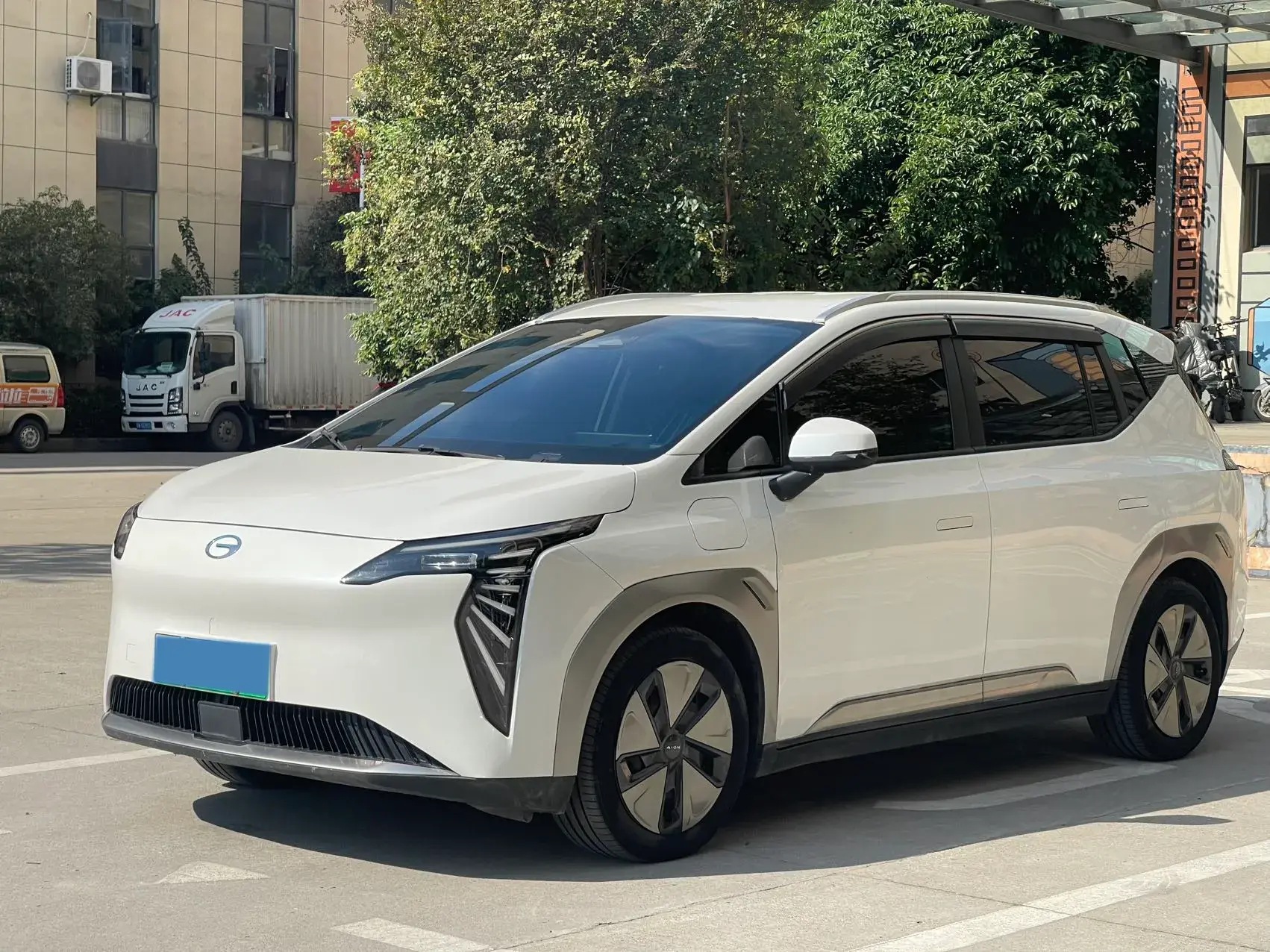 2023 AION Y view 1