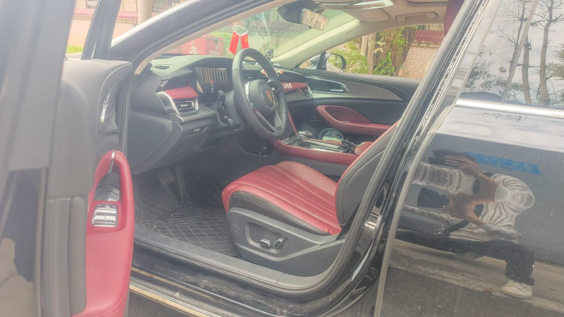 2024 HONGQI H5 thumbnail 3