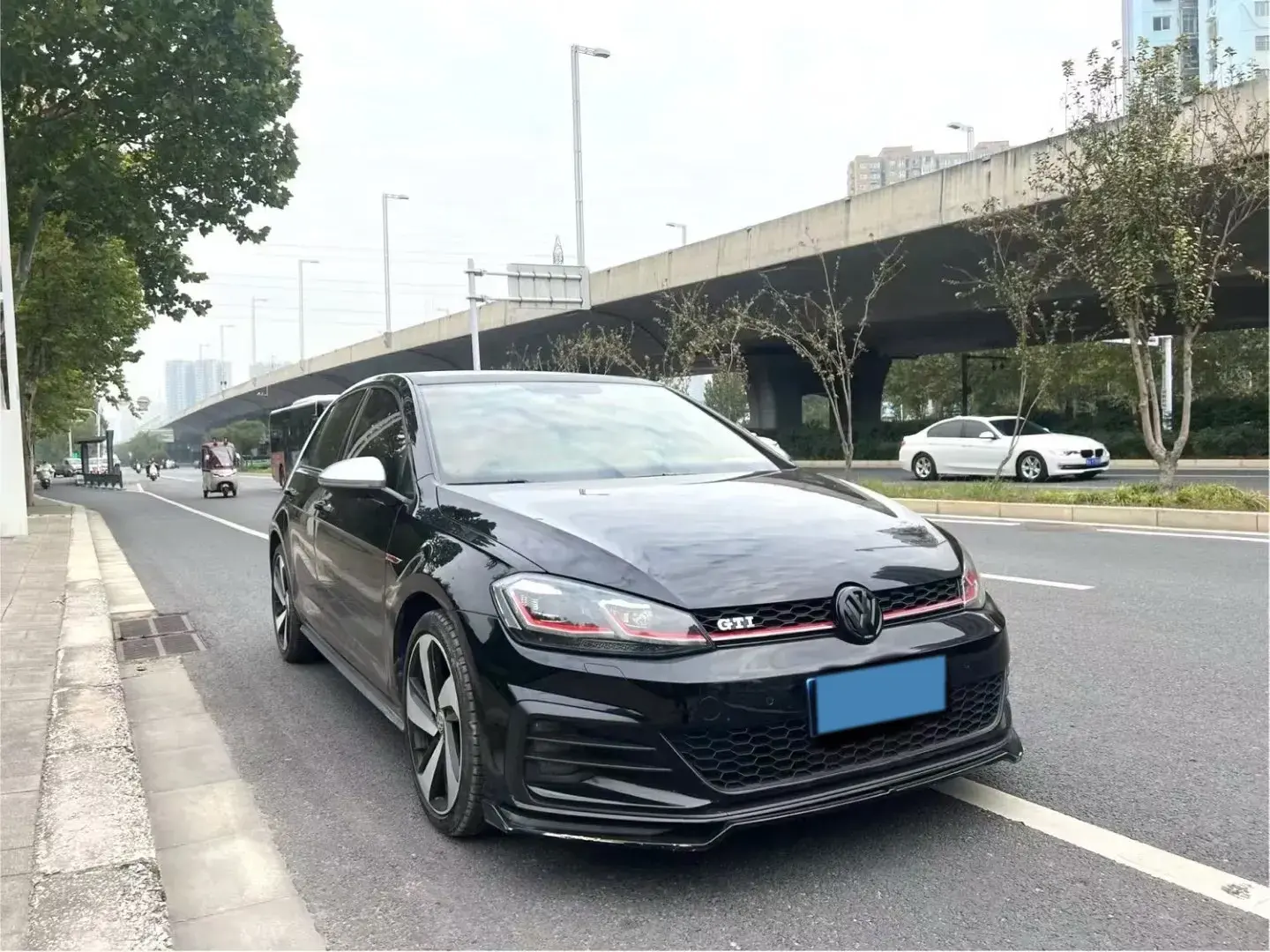 2019 VOLKSWAGEN GOLFGTI thumbnail 3